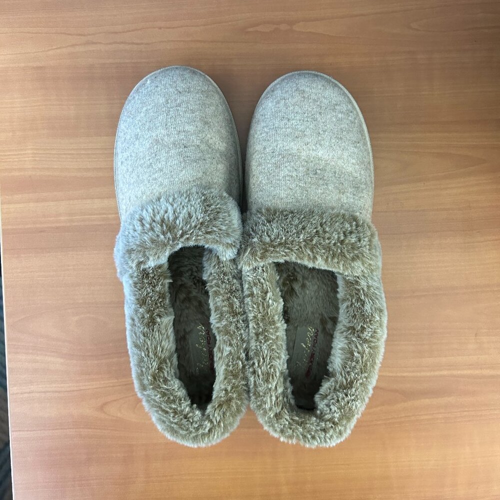 Skechers Cozy Campfire tan slippers women's size 8.5